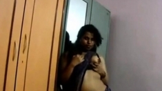 Indian wifey shows her tits every chance she gets